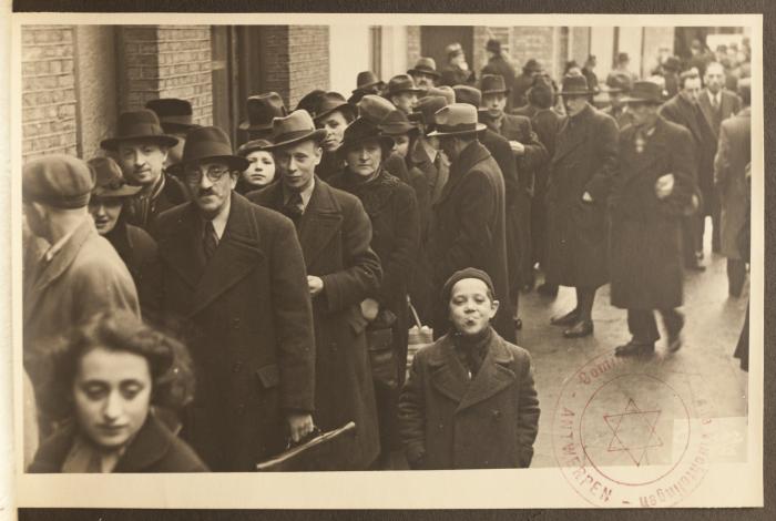 New refugees line up outside the Jewish Refugee Aid Committee of Antwerp