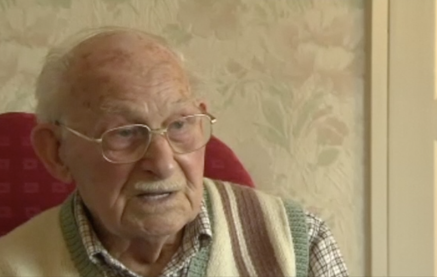 Ron Jones describes his experience as a POW in Auschwitz.