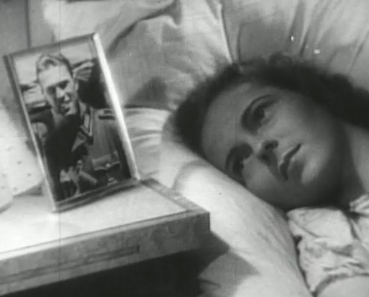 Propaganda film radio.